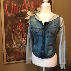 Cropped jean jacket !!! Lightweight